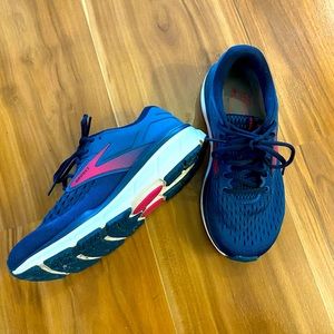 Brooks Dyad, EUC, Women’s size 8W